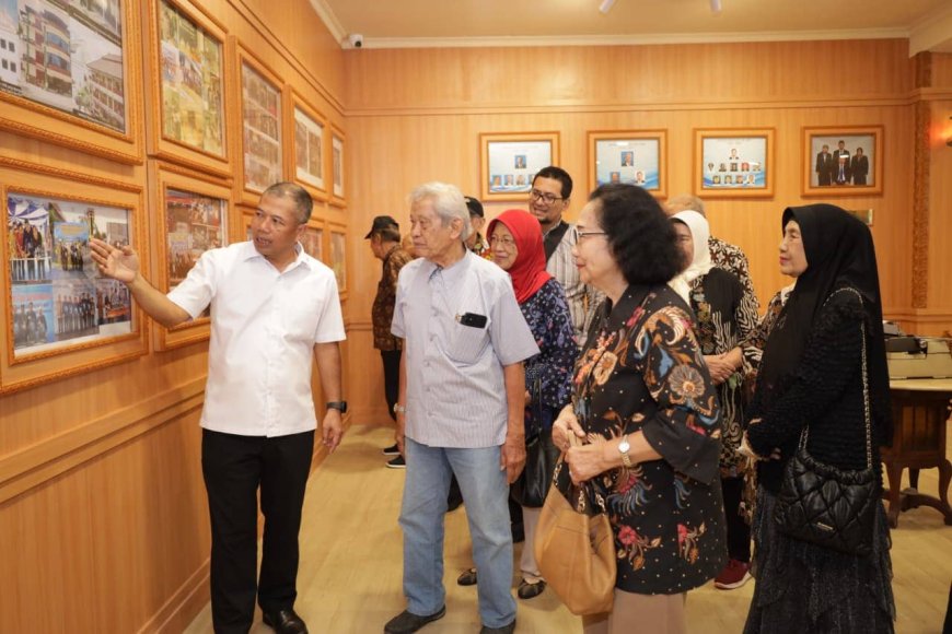 Alumni FE UNDIP Angkatan 1963 Kunjungi USM, Terharu Sambutan Hangat Rektor