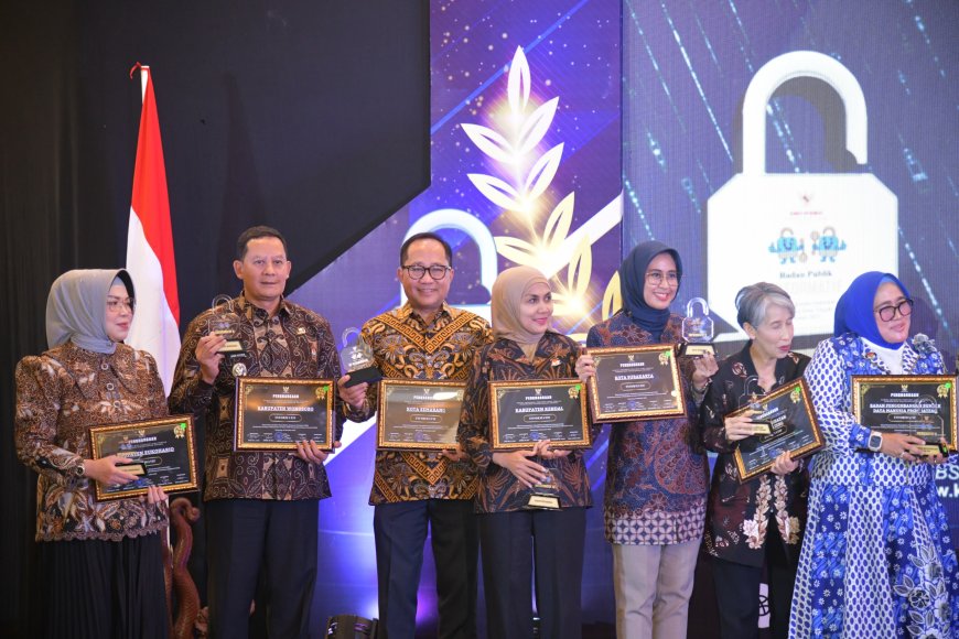 Kota Semarang Raih Penghargaan Badan Publik Informatif 2025