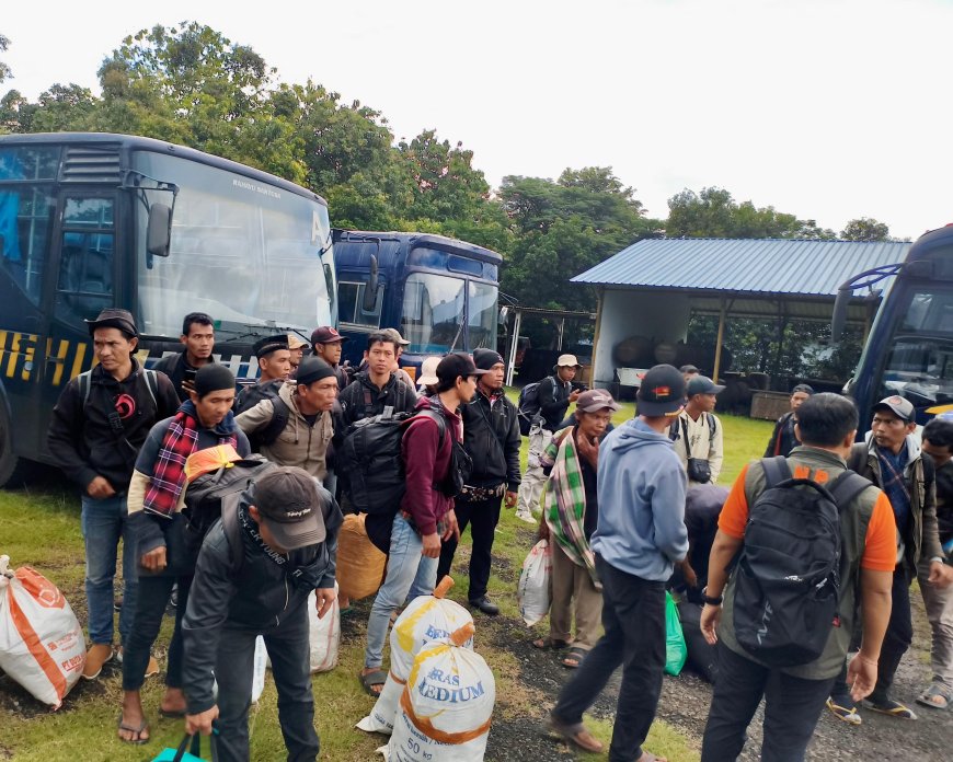 Pemprov Jateng Pulangkan 100 Warga Terdampak Banjir Sumatera