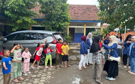 Mahasiswa Psikologi USM Beri Trauma Healing bagi Korban Banjir di Mejobo Kudus