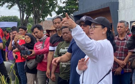 Pemkot Semarang Bersama Warga Gotong Royong Bersihkan Kali Banger