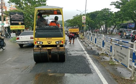 Pemkot Semarang Tambal Jalan Berlubang di Ruas-ruas Jalan Ibu Kota Jawa Tengah