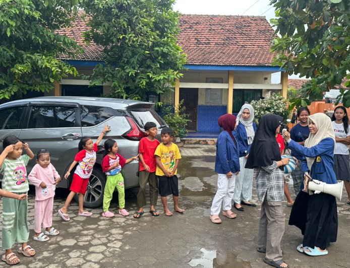 Mahasiswa Psikologi USM Beri Trauma Healing bagi Korban Banjir di Mejobo Kudus