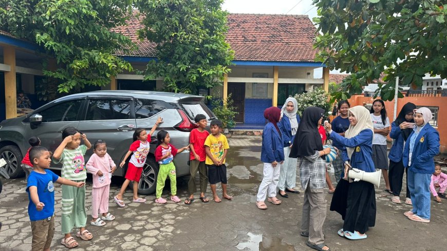 Mahasiswa Psikologi USM Beri Trauma Healing bagi Korban Banjir di Mejobo Kudus