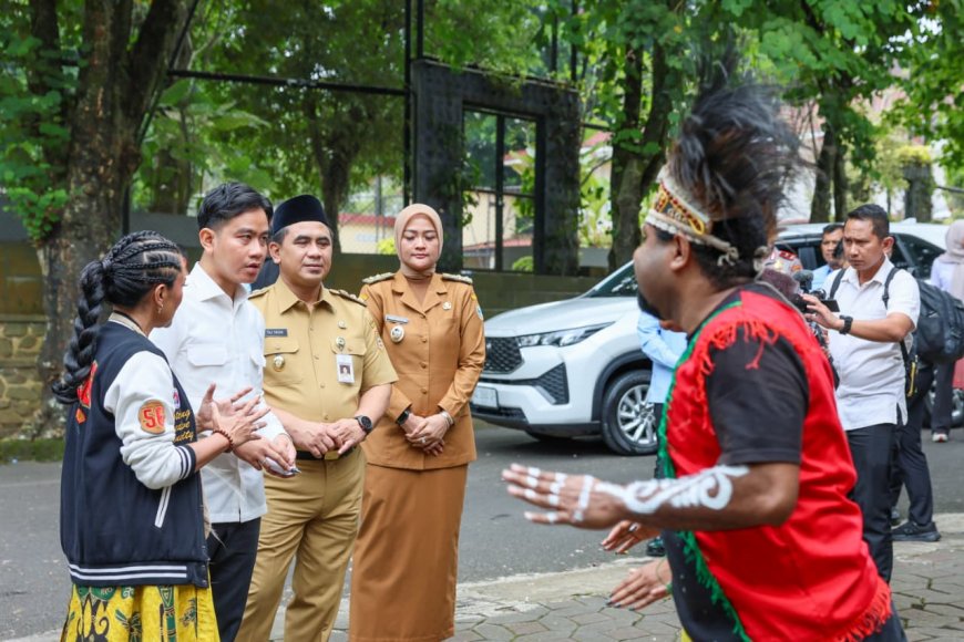 Wapres Gibran Ditemani Wagub Taj Yasin, Berdiskusi dan Berbaur Santai dengan Mahasiswa UKSW