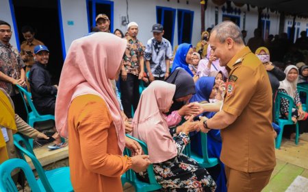 Ahmad Luthfi Serahkan 36 Hunian Tetap bagi Warga Terdampak Tanah Bergerak di Banjarnegara