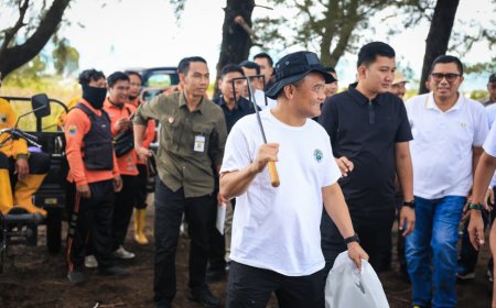 Ahmad Luthfi Canangkan Gerakan Jateng ASRI Lewat Aksi Bersih Sampah di Batang