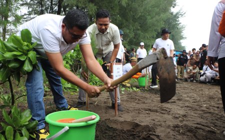 Mohammad Saleh Hadiri Peluncuran Gerakan Jateng ASRI di Pantai Jodo Batang