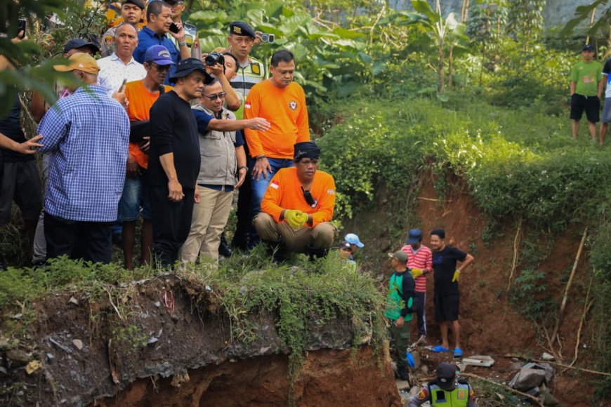 Gubernur Targetkan Penanganan Longsor Ungaran Timur Rampung Sepekan