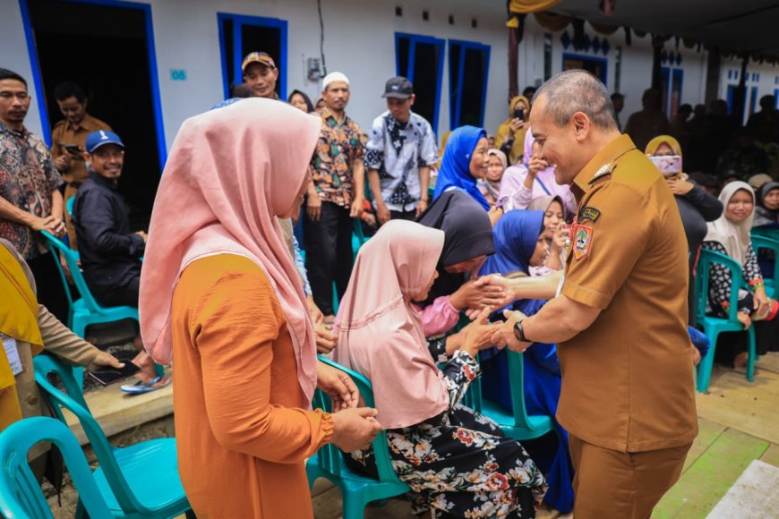 Ahmad Luthfi Serahkan 36 Hunian Tetap bagi Warga Terdampak Tanah Bergerak di Banjarnegara