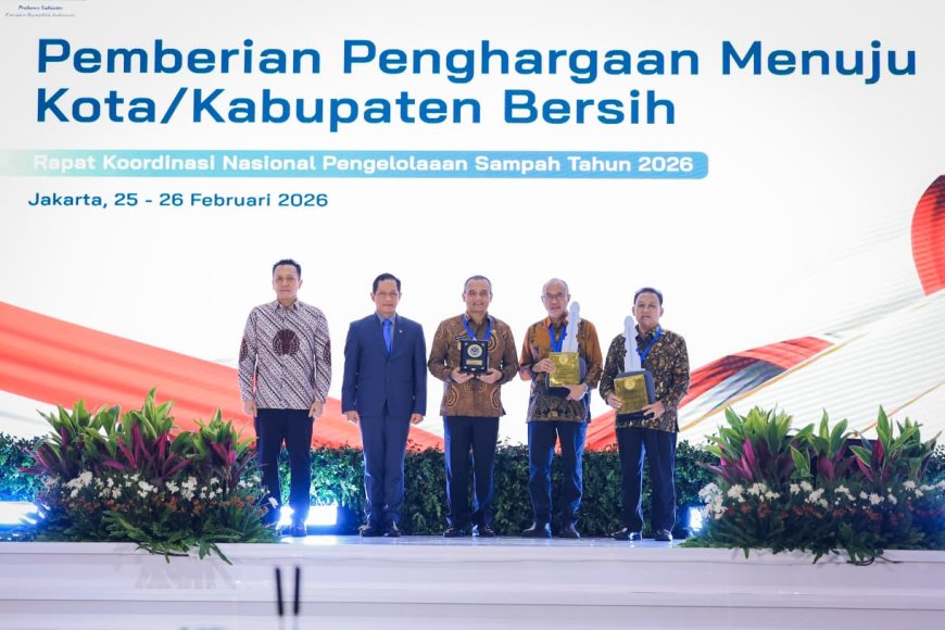 Ahmad Luthfi Raih Penghargaan Pembina Terbaik Pengelolaan Sampah 2026
