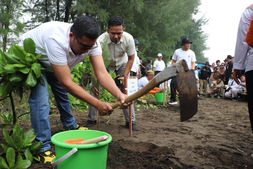 Mohammad Saleh Hadiri Peluncuran Gerakan Jateng ASRI di Pantai Jodo Batang