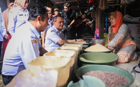 Pantau Pasar Gondang Sragen, Gubernur Ahmad Luthfi Pastikan Stok dan Harga Pangan Terkendali