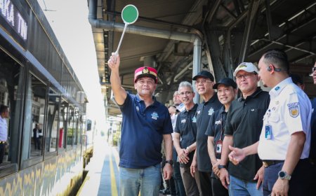 Ahmad Luthfi Berangkatkan 648 Pemudik Gratis Naik Kereta dari Pasar Senen