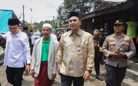 Gus Yasin Salurkan Bantuan Rp80 Juta untuk Masjid Bersejarah yang Terbakar di Boyolali