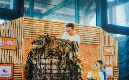 Lopis Raksasa dan Seribu Kue Bugis Meriahkan Tradisi Syawalan di Pekalongan