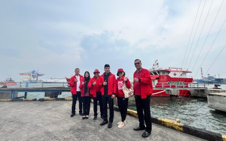 DPC PDIP Kota Semarang Lepas RS Apung Laksamana Malahayati ke Wilayah Pesisir