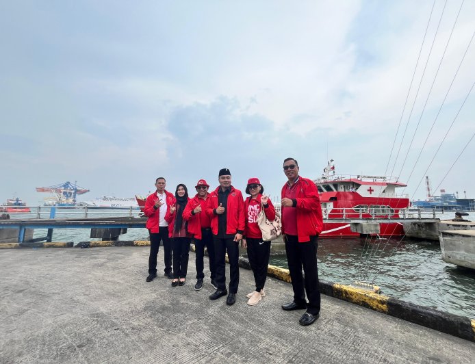 DPC PDIP Kota Semarang Lepas RS Apung Laksamana Malahayati ke Wilayah Pesisir