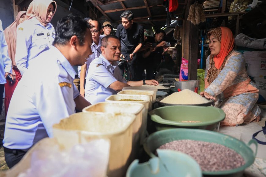 Pantau Pasar Gondang Sragen, Gubernur Ahmad Luthfi Pastikan Stok dan Harga Pangan Terkendali
