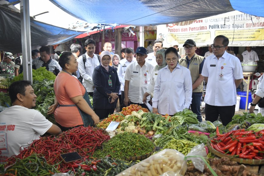 Wali Kota Semarang Tinjau Harga Bapokting, Pemkot Siapkan Pasar Murah Keliling Jelang Lebaran