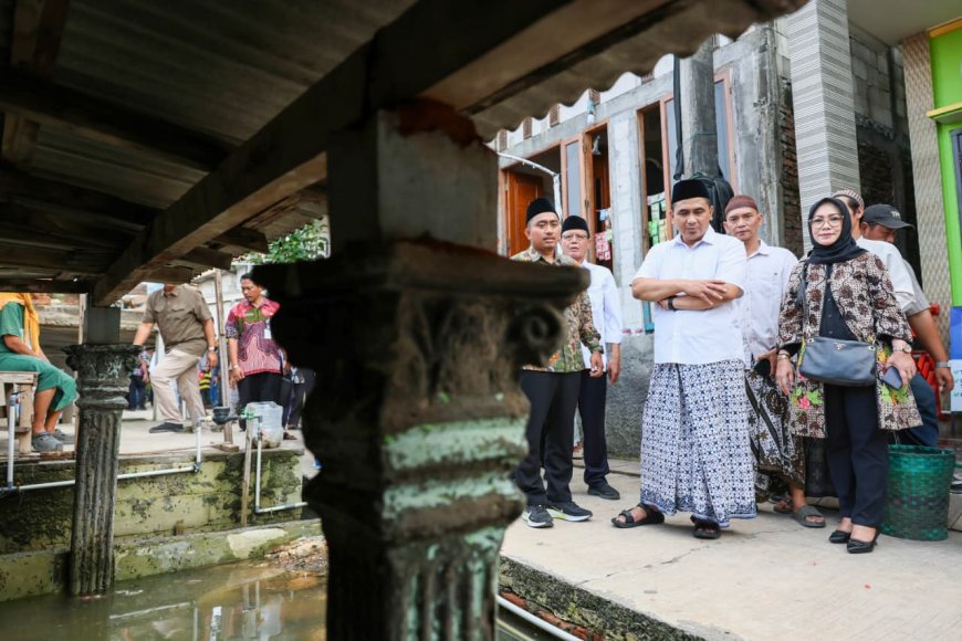 Rumah Terendam Rob, Warga Bonang Demak Terima Bantuan RTLH dari Taj Yasin