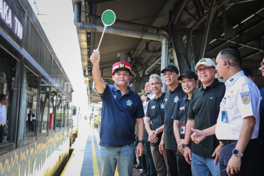 Ahmad Luthfi Berangkatkan 648 Pemudik Gratis Naik Kereta dari Pasar Senen