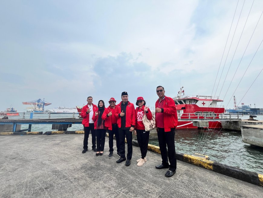 DPC PDIP Kota Semarang Lepas RS Apung Laksamana Malahayati ke Wilayah Pesisir