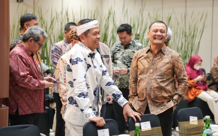 Kehangatan Luthfi–Dedi Warnai Pertemuan Gubernur di Agenda LKPD BPK RI