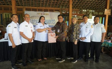 Diskominfo Solo Raya Bahas Raperda Penataan Kabel Telekomunikasi