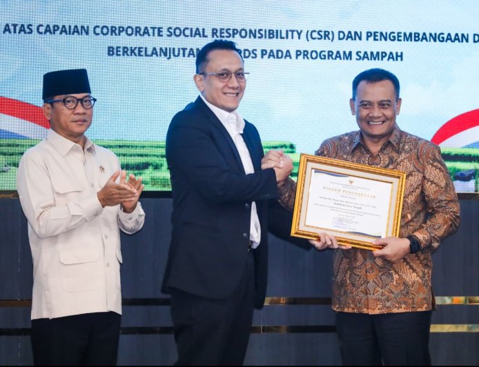Ahmad Luthfi Raih Penghargaan Nasional Berkat Program Pengelolaan Sampah Berbasis Desa