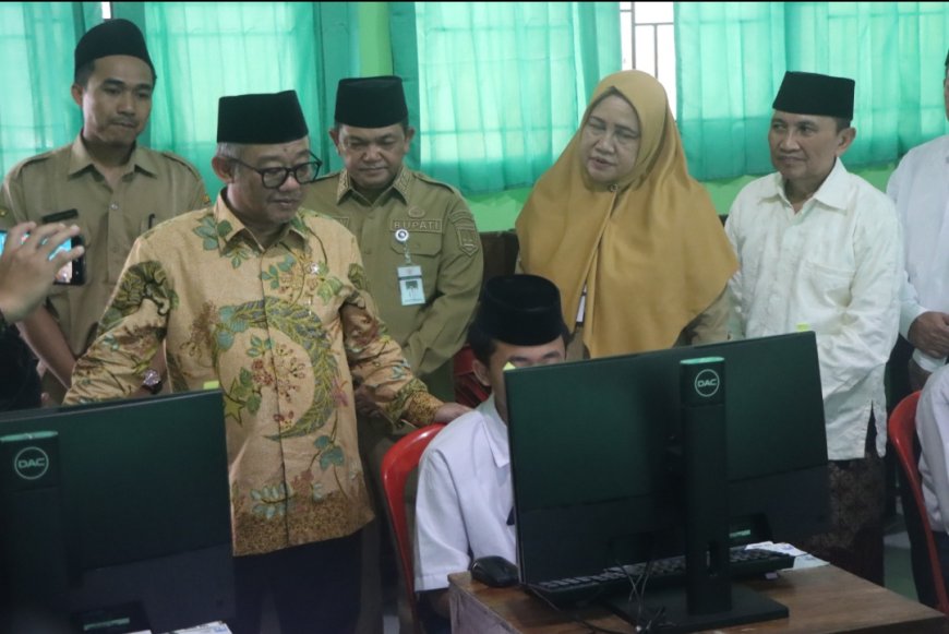 Mendikdasmen Resmikan Revitalisasi Puluhan Sekolah di Kabupaten Semarang dan Pati
