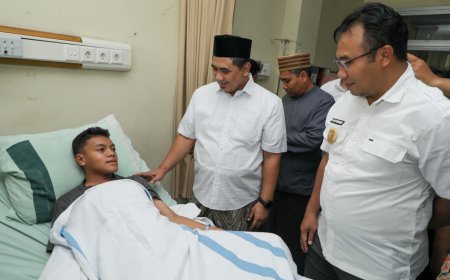 Taj Yasin Beri Dukungan untuk Siswa Korban Atap Sekolah Roboh di Sragen