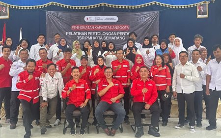 PMI Kota Semarang Bekali Relawan dengan Pelatihan Pertolongan Pertama dan Simulasi Kebencanaan