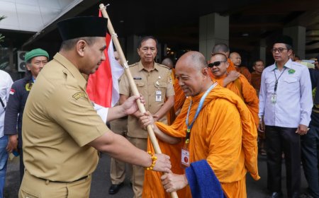 Bikkhu Thudong 2026 Temui Taj Yasin, Gaungkan Pesan Perdamaian dan Toleransi di Jateng