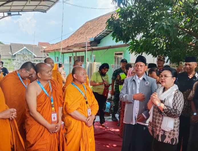 Wali Kota Semarang Sambut Biksu Thudong di Masjid Al Falah, Perkuat Semangat Semarang Damai