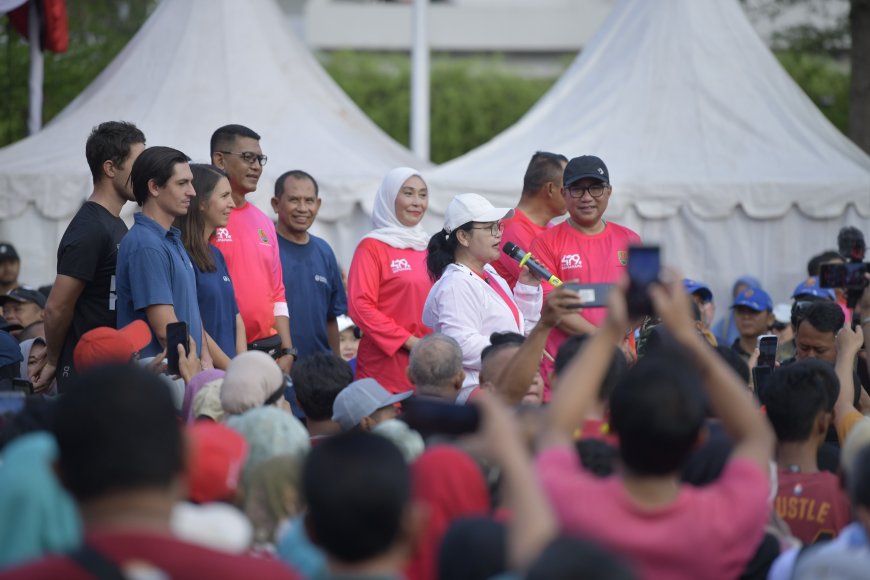 Agustina Lepas Ribuan Peserta Mlaku Bareng 479, Bawa Pesan Semarang Bergerak Bersama