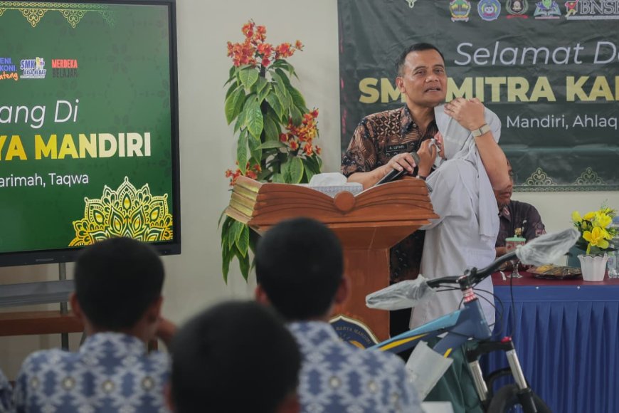 Tangis Haru Warnai Kunjungan Gubernur di Sekolah Kemitraan Brebes