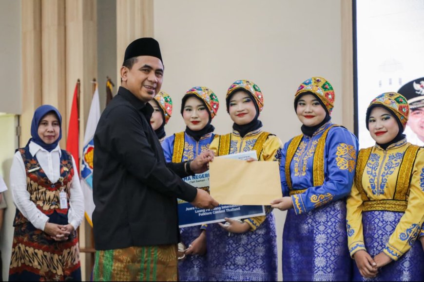Tim Ratoeh Jaroeh SMAN 4 Semarang Raih Juara Internasional di Thailand, Gus Yasin Beri Apresiasi