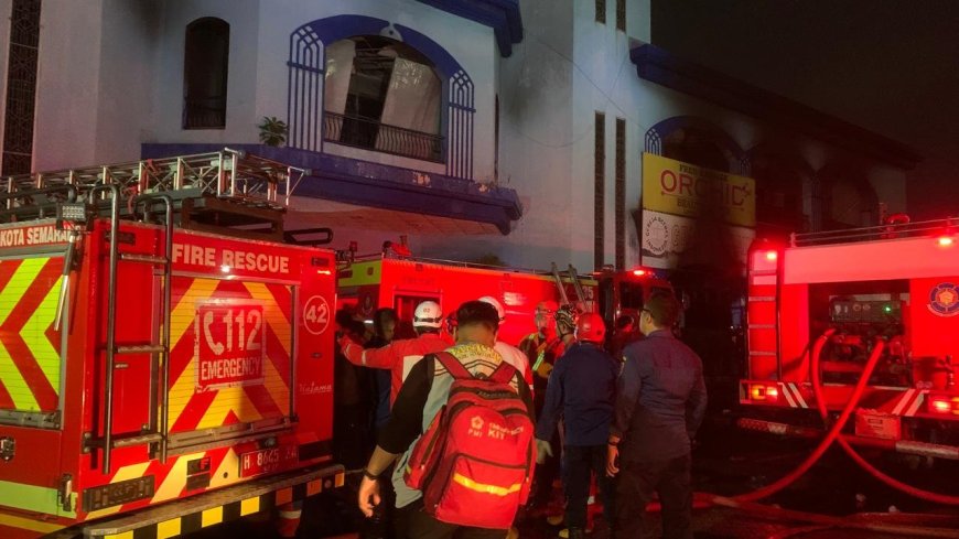 Respons Cepat Damkar Semarang Jinakkan Api di Metro Sport Center dalam Dua Jam