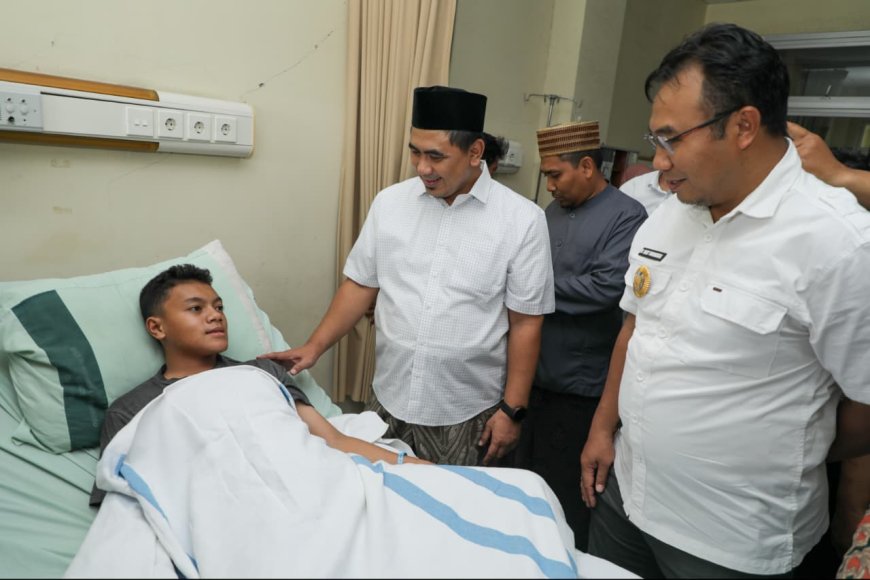 Taj Yasin Beri Dukungan untuk Siswa Korban Atap Sekolah Roboh di Sragen