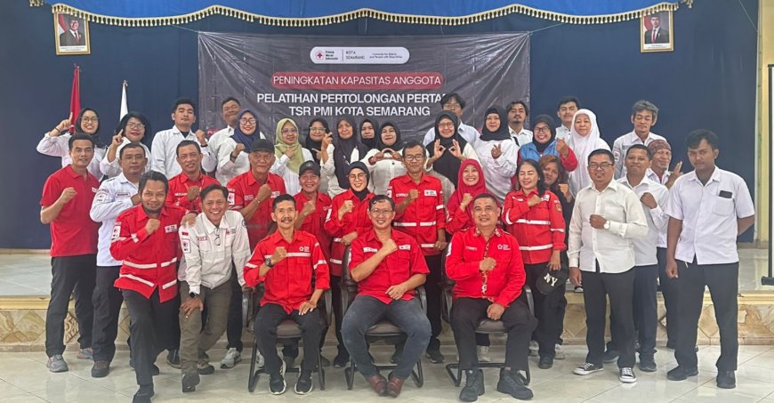 PMI Kota Semarang Bekali Relawan dengan Pelatihan Pertolongan Pertama dan Simulasi Kebencanaan