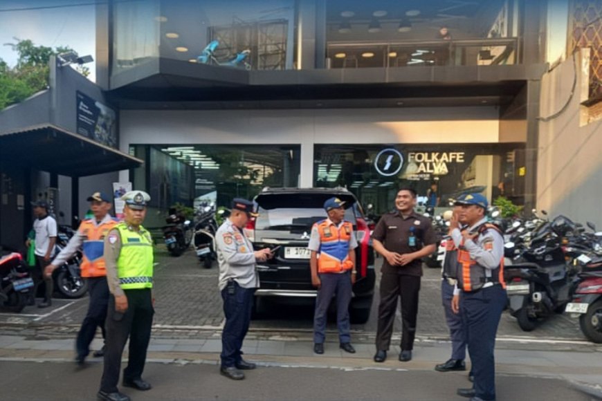 Dishub dan Polisi Kompak Tertibkan Parkir demi Semarang Lebih Nyaman