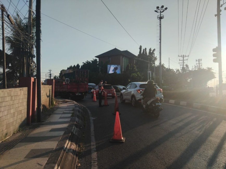 Jaga Keselamatan Pengguna Jalan, Dishub Semarang Aktifkan Kembali Portal Pembatas di Simpang Jrakah